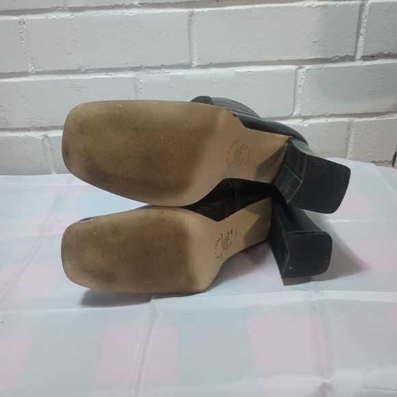 Newport News Women's 9M zip up slip on dark brown leather square toe boots. EUC - Picture 5 of 12